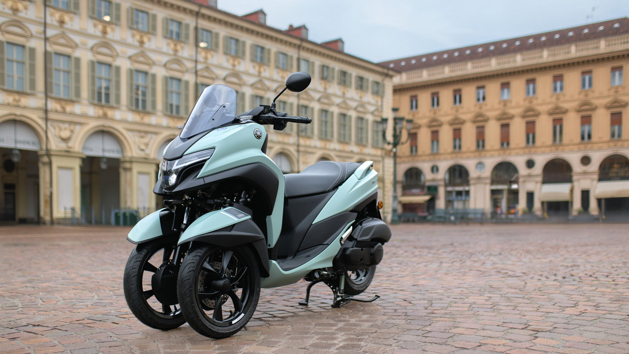 valli moto rent Tricity 125 3 2025