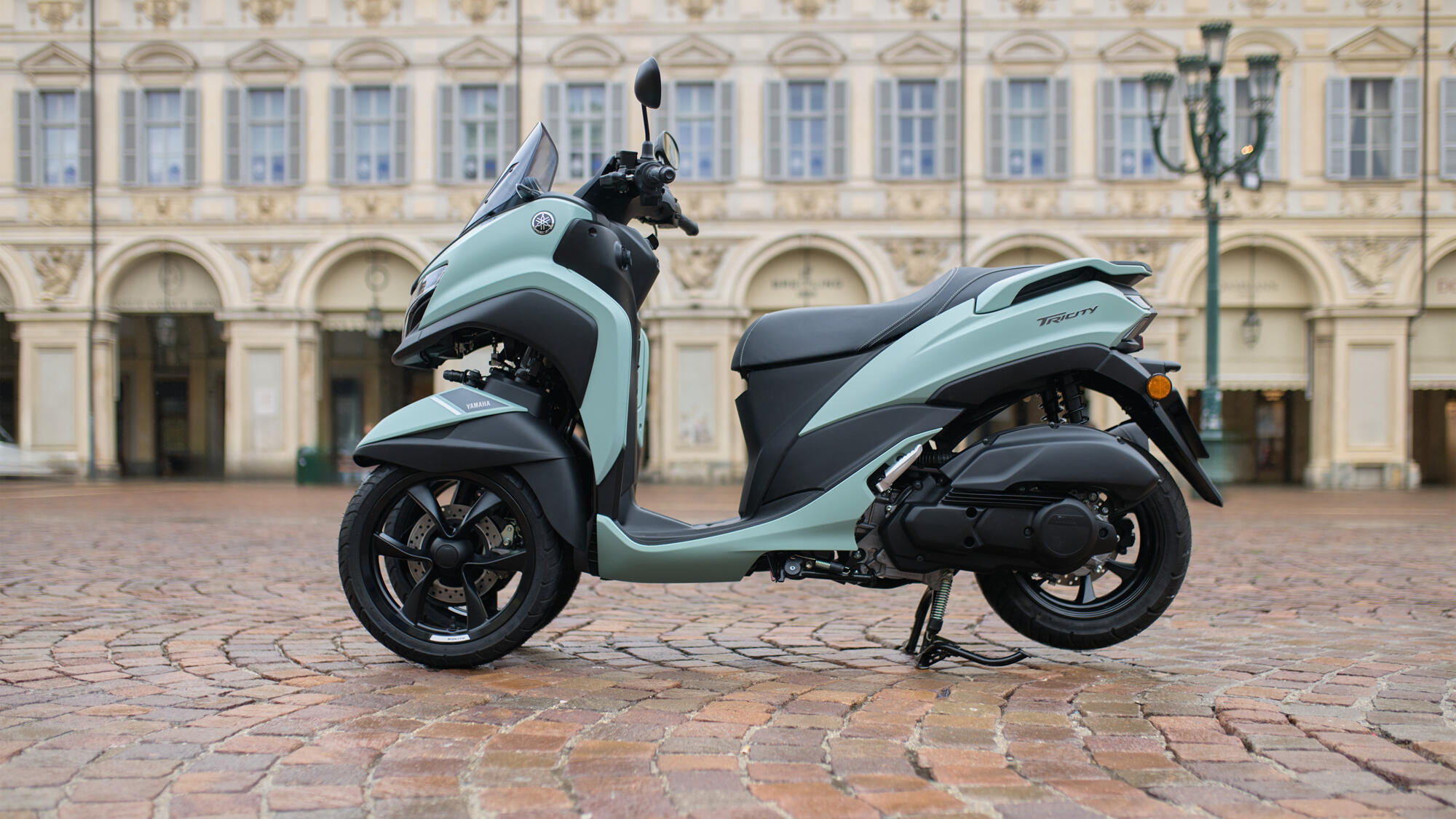 valli moto rent Tricity 125 5 2025